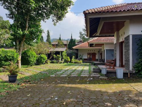 Yehezkiel Hotel Lembang near BBPP Lembang Yehezkiel Hotel Lembang near BBPP Lembang