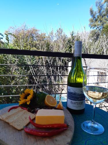 16 Rhodes-North Self Catering Apartment & Studio in Stellenbosch 16 Rhodes-North Self Catering Apartment & Studio in Stellenbosch
