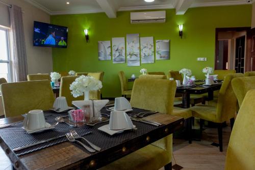 Restoran, Frederick's Lodge in Kumasi Restoran, Frederick's Lodge in Kumasi