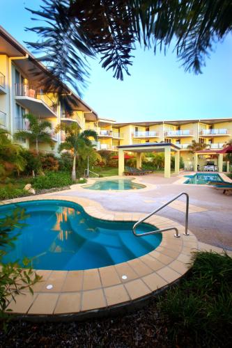 Úszómedence, Caloundra Central Apartment Hotel near Queensland Légi Múzeum Úszómedence, Caloundra Central Apartment Hotel near Queensland Légi Múzeum