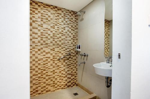 Bathroom, Carani Hotel Yogyakarta near Rumah Sakit Umum Bethesda Bathroom, Carani Hotel Yogyakarta near Rumah Sakit Umum Bethesda