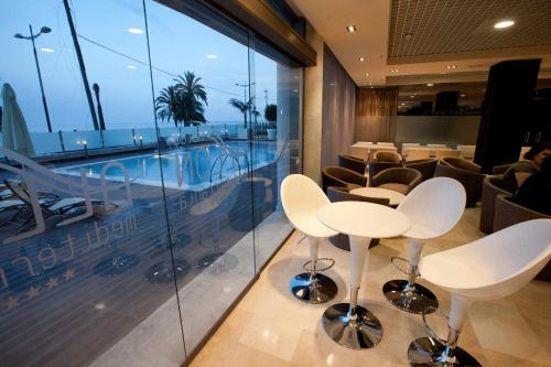 Úszómedence, Hotel Allon Mediterrania in Villajoyosa Úszómedence, Hotel Allon Mediterrania in Villajoyosa