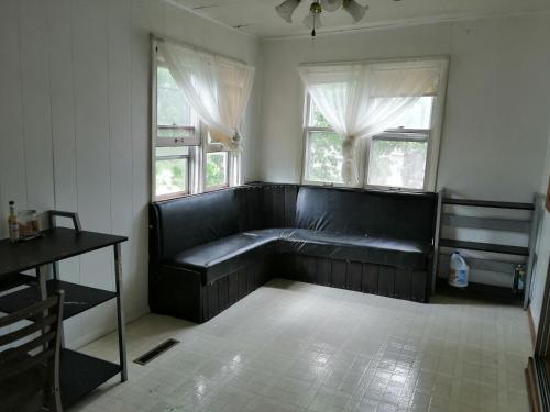 834 Happy Home -Peaceful Private RMs with Laundry in Chicago Midway International Airport 834 Happy Home -Peaceful Private RMs with Laundry in Chicago Midway International Airport