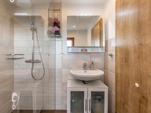 حمام, Vacation home with garden in the beautiful Sauerland region in Rahrbach حمام, Vacation home with garden in the beautiful Sauerland region in Rahrbach