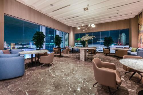 바/라운지, 홀리데이 인 조호바루 시티 센터 바이 IHG (Holiday Inn Johor Bahru City Centre By IHG) in 조호바루 / 조호르바루 바/라운지, 홀리데이 인 조호바루 시티 센터 바이 IHG (Holiday Inn Johor Bahru City Centre By IHG) in 조호바루 / 조호르바루