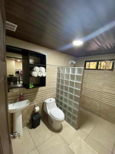 Bathroom, Cabinas El Paso de Moises in Uvita Bathroom, Cabinas El Paso de Moises in Uvita