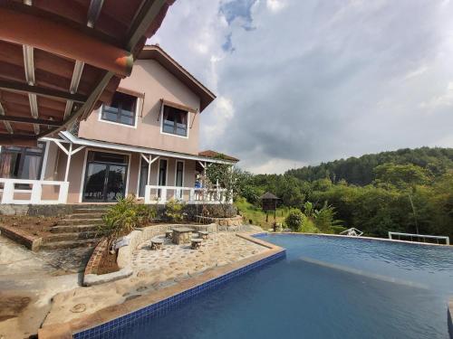 Piscina, Degung Hillside in Ciawi Piscina, Degung Hillside in Ciawi