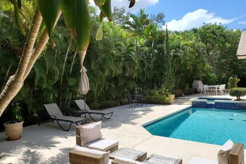 Luxury villa in a private golf club community in Coral Springs Luxury villa in a private golf club community in Coral Springs