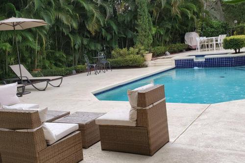 Luxury villa in a private golf club community in Coral Springs Luxury villa in a private golf club community in Coral Springs