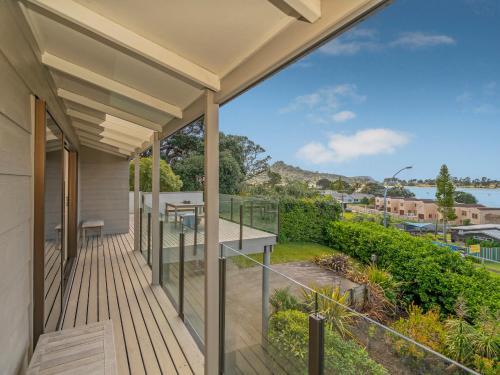 מקלחת, Tairua Harbour Views - Tairua Holiday Home in טאירואה מקלחת, Tairua Harbour Views - Tairua Holiday Home in טאירואה