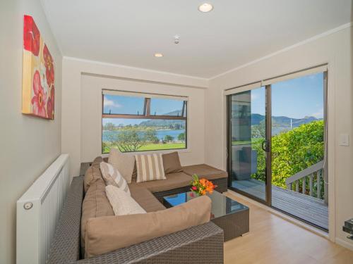 מקלחת, Tairua Harbour Views - Tairua Holiday Home in טאירואה מקלחת, Tairua Harbour Views - Tairua Holiday Home in טאירואה