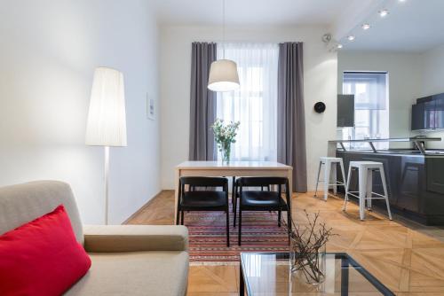 Vladislav City Centre Apartments Hotel