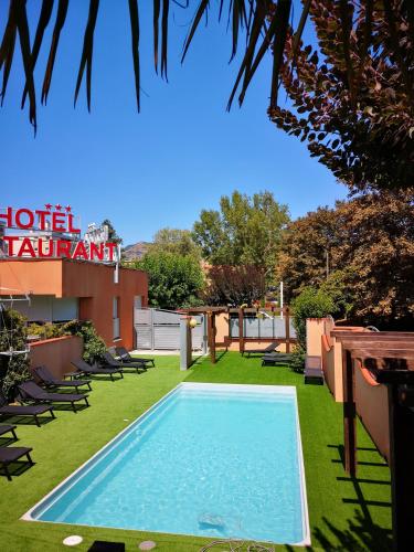 مسبح, Cevenol Hotel in ميلوء مسبح, Cevenol Hotel in ميلوء