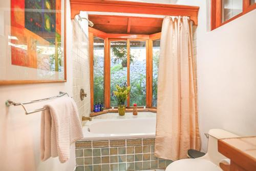 Bathroom, Casa Paxanax in Santa Cruz la Laguna Bathroom, Casa Paxanax in Santa Cruz la Laguna