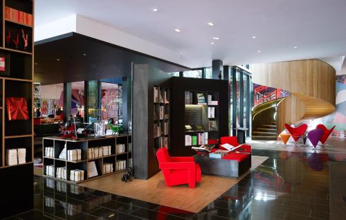 Lobby, citizenM London Bankside in Waterloo and Southwark Lobby, citizenM London Bankside in Waterloo and Southwark