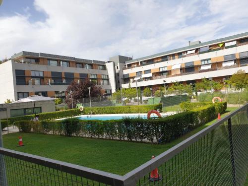 Swimming pool, Cozy Loft in Tres Cantos, 20 min to Madrid in Tres Cantos Swimming pool, Cozy Loft in Tres Cantos, 20 min to Madrid in Tres Cantos
