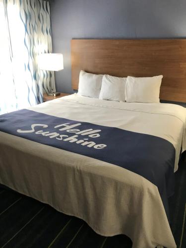 Days Inn by Wyndham Panama City in Panama City (FL) Days Inn by Wyndham Panama City in Panama City (FL)