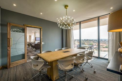 Facilities, Radisson Hotel and Convention Centre OR Tambo Airport in Johannesburg Facilities, Radisson Hotel and Convention Centre OR Tambo Airport in Johannesburg