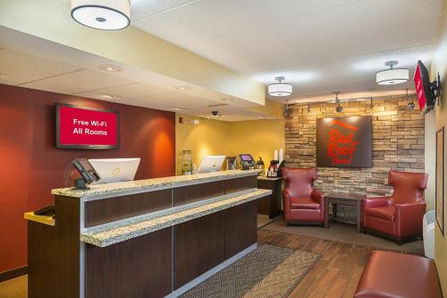 Előcsarnok, Red Roof Inn Lansing West - MSU in Lansing (Michigan) Előcsarnok, Red Roof Inn Lansing West - MSU in Lansing (Michigan)