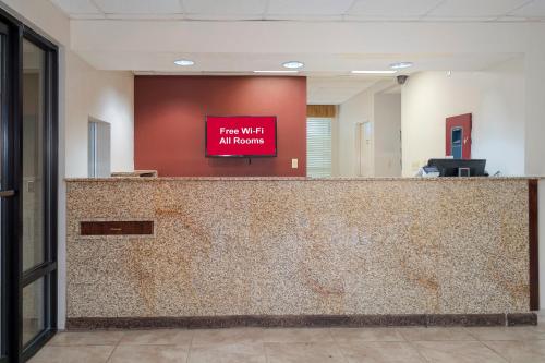 Lobby, Red Roof Inn Mobile North - Saraland in Saraland (AL) Lobby, Red Roof Inn Mobile North - Saraland in Saraland (AL)