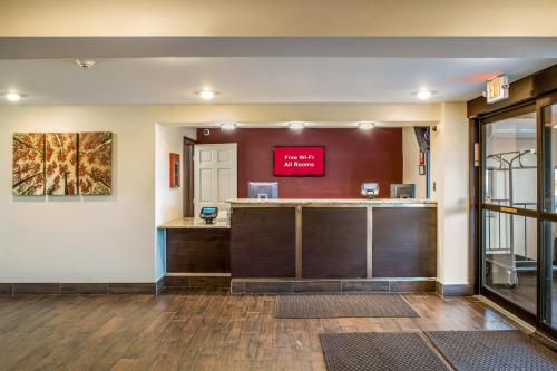 Előcsarnok, Red Roof Inn Richmond, IN in Richmond (Indiana) Előcsarnok, Red Roof Inn Richmond, IN in Richmond (Indiana)