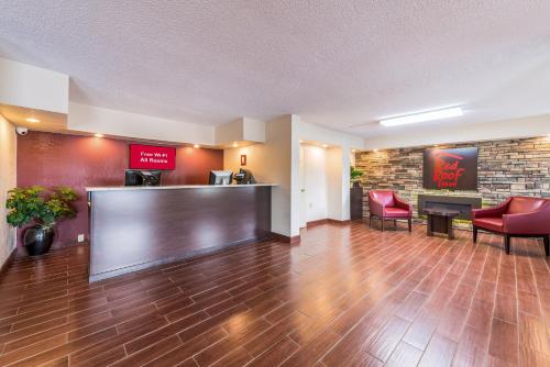 Előcsarnok, Red Roof Inn Marion, IN. in Marion (Indiana) Előcsarnok, Red Roof Inn Marion, IN. in Marion (Indiana)