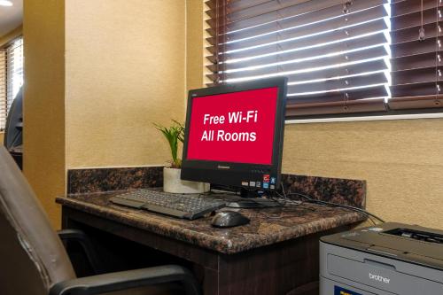 Üzleti központ, Red Roof Inn Lansing East - MSU in Lansing (Michigan) Üzleti központ, Red Roof Inn Lansing East - MSU in Lansing (Michigan)