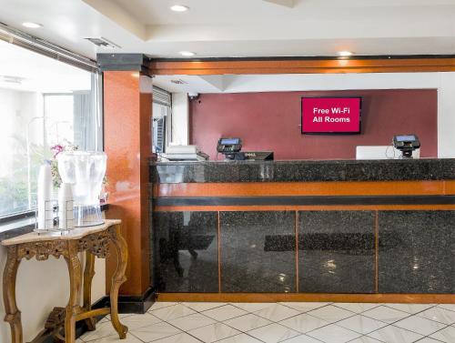 Lobi, Red Roof Inn Hartford - Vernon in Vernon Lobi, Red Roof Inn Hartford - Vernon in Vernon