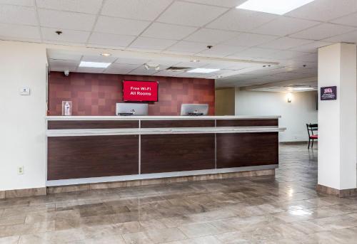 Red Roof Inn PLUS+ & Suites Houston – IAH Airport SW - main image