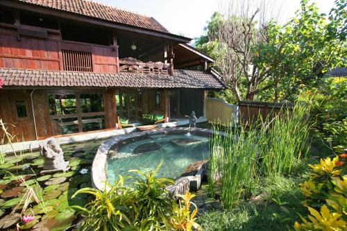 Swimming pool, Hotel Pondok Sari Beach & SPA Resort in Pemuteran Swimming pool, Hotel Pondok Sari Beach & SPA Resort in Pemuteran