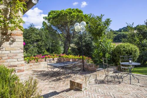 Garden, Villa Eos in Montemaggiore al Metauro Garden, Villa Eos in Montemaggiore al Metauro