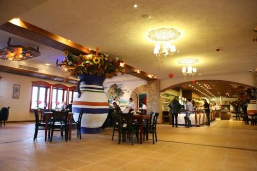 餐廳, Hotel Zloty Mlyn Majkow in 彼得庫夫特雷布納爾斯基 餐廳, Hotel Zloty Mlyn Majkow in 彼得庫夫特雷布納爾斯基