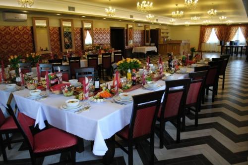 餐廳, Hotel Zloty Mlyn Majkow in 彼得庫夫特雷布納爾斯基 餐廳, Hotel Zloty Mlyn Majkow in 彼得庫夫特雷布納爾斯基