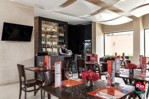 Pub/Lounge, Rio Hotel by Bourbon Curitiba Aeroporto in Sao Jose Dos Pinhais Pub/Lounge, Rio Hotel by Bourbon Curitiba Aeroporto in Sao Jose Dos Pinhais
