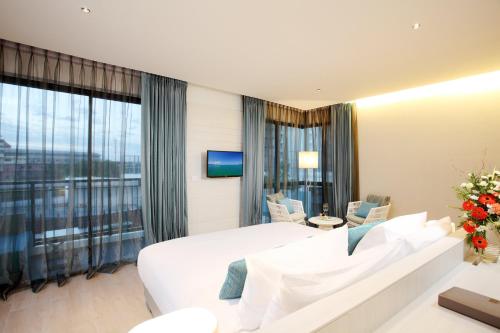Centara Life Maris Resort Jomtien near Jurassic Garden Centara Life Maris Resort Jomtien near Jurassic Garden