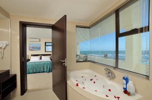 Phòng tắm, Beach Hotel Swakopmund in Swakopmund Phòng tắm, Beach Hotel Swakopmund in Swakopmund