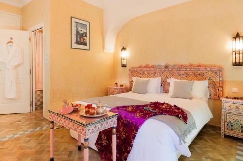 Room in BB - Double room in a charming villa in the heart of Marrakech palm grove - image 1