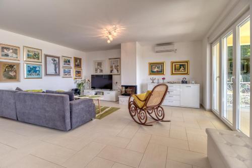 Спільний лаунж/ТБ зона, Villa Sole in Омішаль Спільний лаунж/ТБ зона, Villa Sole in Омішаль