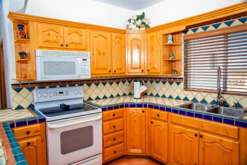 Konyha, Casa del Sol by FMI Rentals in Las Conchas Konyha, Casa del Sol by FMI Rentals in Las Conchas