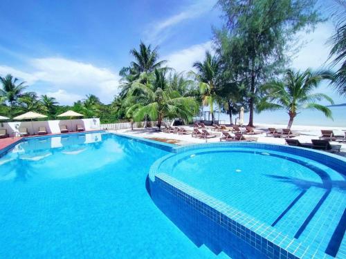 Swimming pool, Scarlet Sails Resort in Koh Rong Swimming pool, Scarlet Sails Resort in Koh Rong
