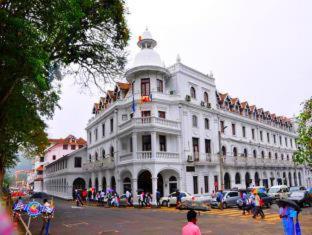 Queen's Hotel in Kandy Queen's Hotel in Kandy