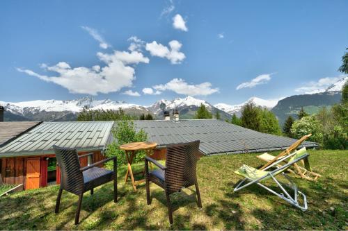 Garden, Chalet CABOTTE Les Granges Arc 1600 Domaine Paradiski in Les Granges Garden, Chalet CABOTTE Les Granges Arc 1600 Domaine Paradiski in Les Granges