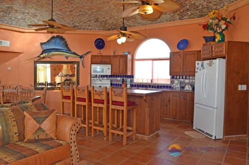Casa Mariposa Azul by FMI Rentals in Las Conchas Casa Mariposa Azul by FMI Rentals in Las Conchas
