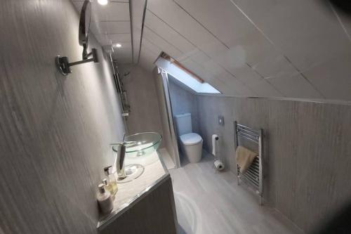 Bathroom, Golden Crown Spa exclusive use spa venue main venue in Tarbolton Bathroom, Golden Crown Spa exclusive use spa venue main venue in Tarbolton