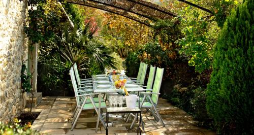 Terraza/balcón, Domaine - Vignoble - Jacuzzi - Sauna - 14 à 18 pers (Domaine - Vignoble - Jacuzzi - Sauna - 14 a 18 pers) in Couiza Terraza/balcón, Domaine - Vignoble - Jacuzzi - Sauna - 14 à 18 pers (Domaine - Vignoble - Jacuzzi - Sauna - 14 a 18 pers) in Couiza