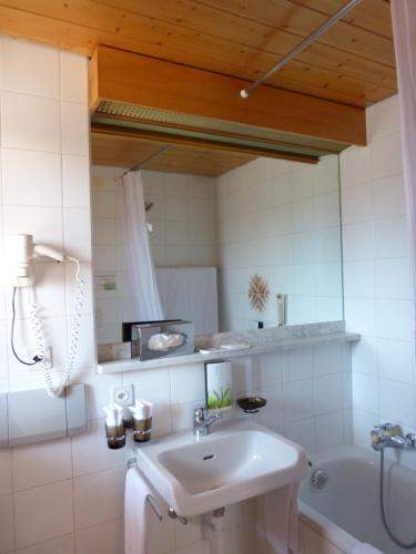 Bathroom, Hotel Ermitage in Bagnes Bathroom, Hotel Ermitage in Bagnes