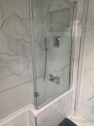 Bathroom, The Clachan Flat in East Kilbride Bathroom, The Clachan Flat in East Kilbride