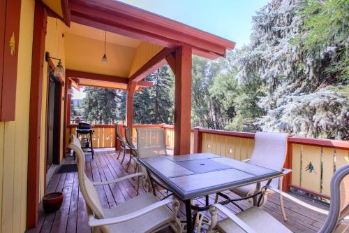 Balcony/terrace, Alpen Way Chalet Mountain Lodge in Evergreen (CO) Balcony/terrace, Alpen Way Chalet Mountain Lodge in Evergreen (CO)