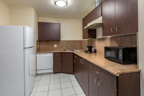 مطبخ, Citrus Suites Redlands Loma Linda Hotel in Redlands مطبخ, Citrus Suites Redlands Loma Linda Hotel in Redlands