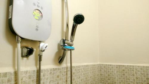 Shower, Khach San Bui in Rach Gia (Kien Giang) Shower, Khach San Bui in Rach Gia (Kien Giang)